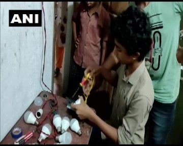 ANI's tweet photo. Kerala | 3 brothers from Cherupuzha, Kannur repair bulbs, electronic items &amp; make LED bulbs to run the family. "After father's death, our mother used to run the house through tailoring but the business was not doing well due to COVID," said Sony Sebastian, a class 12 student https://t.co/gPHeVFwRUd