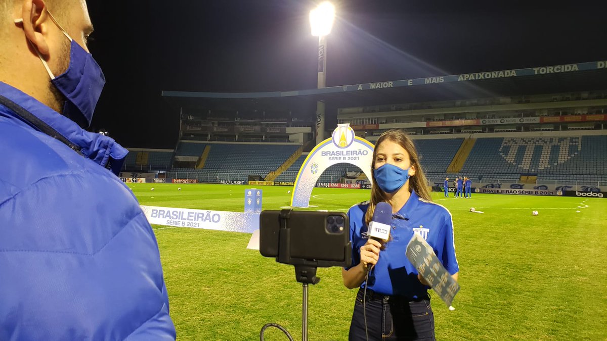 Bastidores da <a href="/radioavai/">Rádio Avaí 🦁📻</a> 🦁📻👀
ESTAMOS AO VIVO! 

Acompanhe a transmissão repleta de conteúdo exclusivo e entradas ao vivo em
youtu.be/tCEMTVJG_JA e no app para Android e iOS. 

Rádio Avaí.
De Avaianos para Avaianos!

#RádioAvaí 

📸: Cael Sobral/<a href="/AvaiFC/">Avaí Futebol Clube</a>