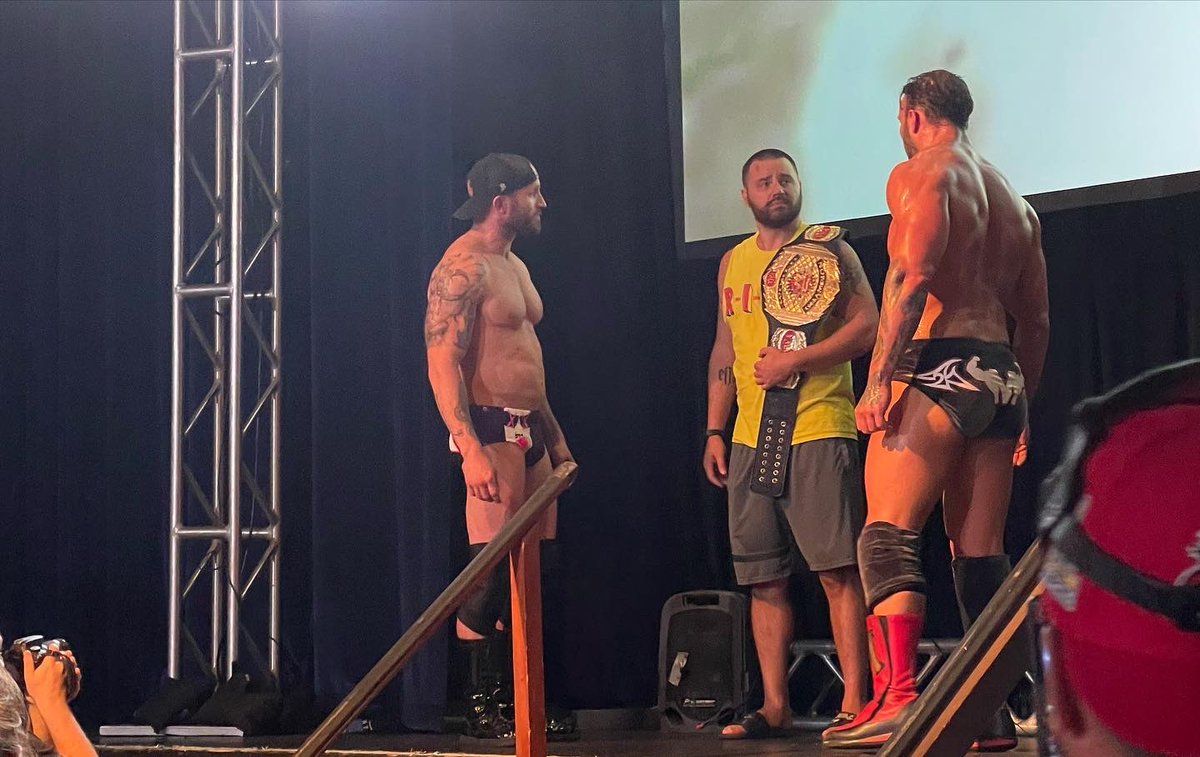 TheStackedCard's tweet photo. @Hybridstaind Unfortunately I didn’t get many pictures of the action because I was covering the match through Twitter (that plus I was so into the match itself hahaha) but I got a good one of the #1 contender, champ, and the possible other #1 contender. https://t.co/JU1PW8YnUI