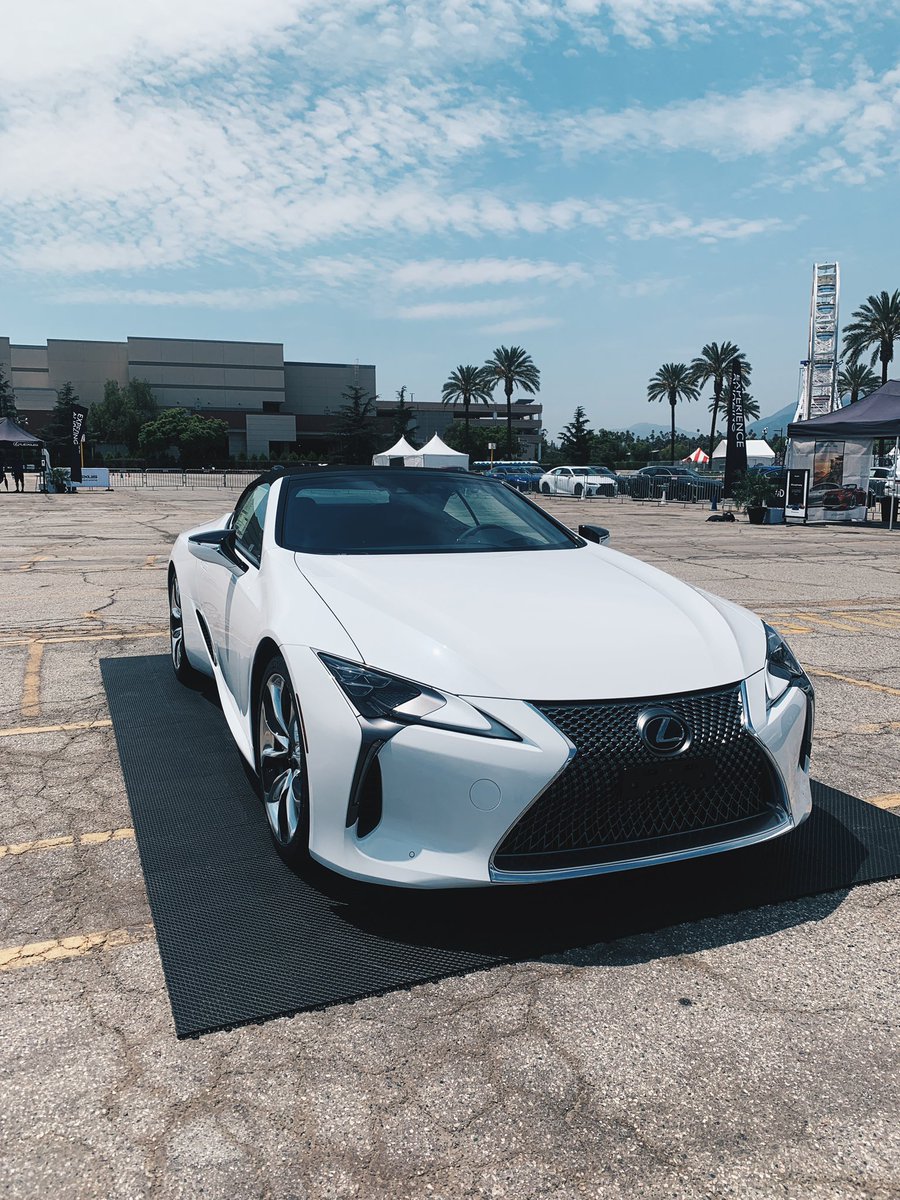 officielbenny_'s tweet photo. Hmm... 🤔 #DrivingAmazing #Lexus https://t.co/WCmor21kdk