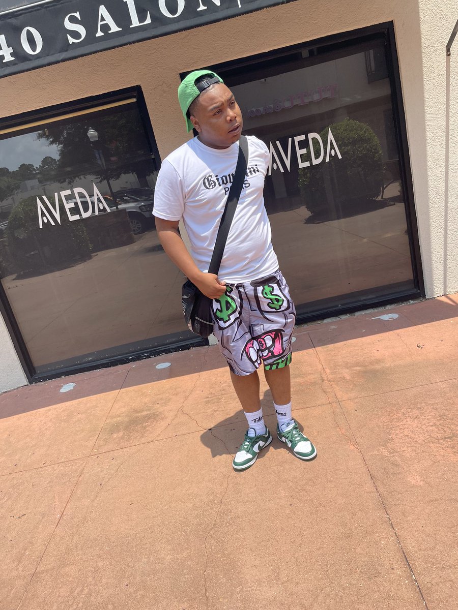 FlexGabbana's tweet photo. No I Won’t Buy It If I Can’t Make Ah Profit 💯Ain Gotta Rap 🏁🍭🍭💜 I Got 🏚🏚🏚 Of Exotic #JFK #LLMyPPl Putting On For Em Cuz They Was Somelse ⭐️🐐 https://t.co/o9D1C1Ne5z