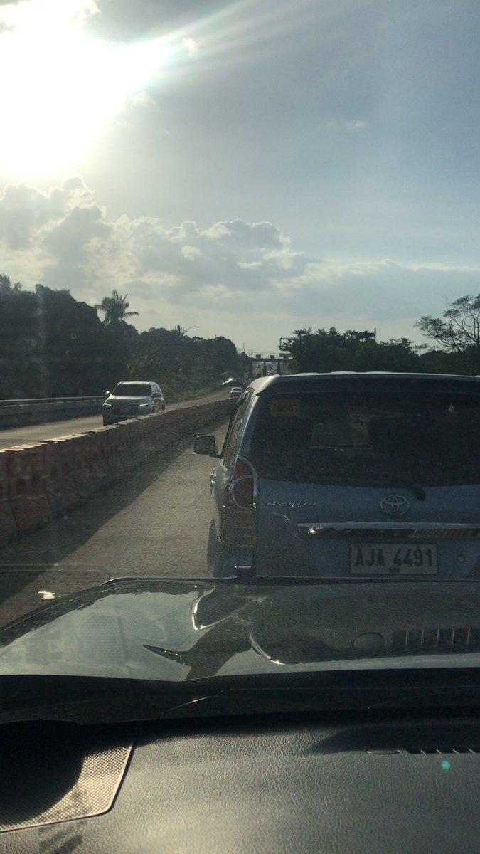 swagnfrogfish's tweet photo. @OfficialSLEX NB Batangas exit Star toll both. https://t.co/E125OziFyN
