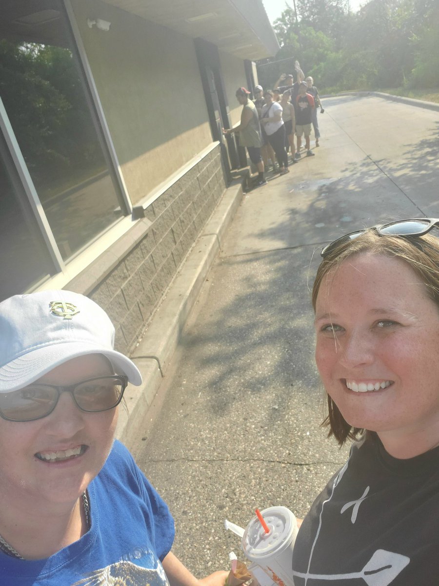 Sometimes you just have to improvise when the lobby is closed. 🤷‍♀️ Walk-thru supper this evening on our way back from the <a href="/Twins/">Minnesota Twins</a> game.