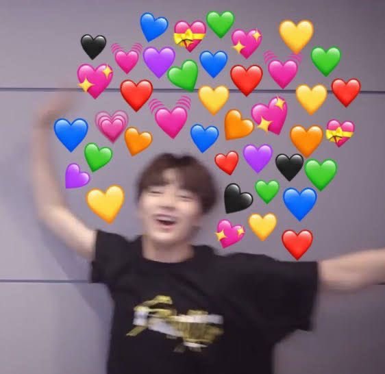tinybabybreadIN's tweet photo. @IKYKWKLEEKN0W @minchanswifey hi fellow stayer🤗 https://t.co/IIzNSu4BlA