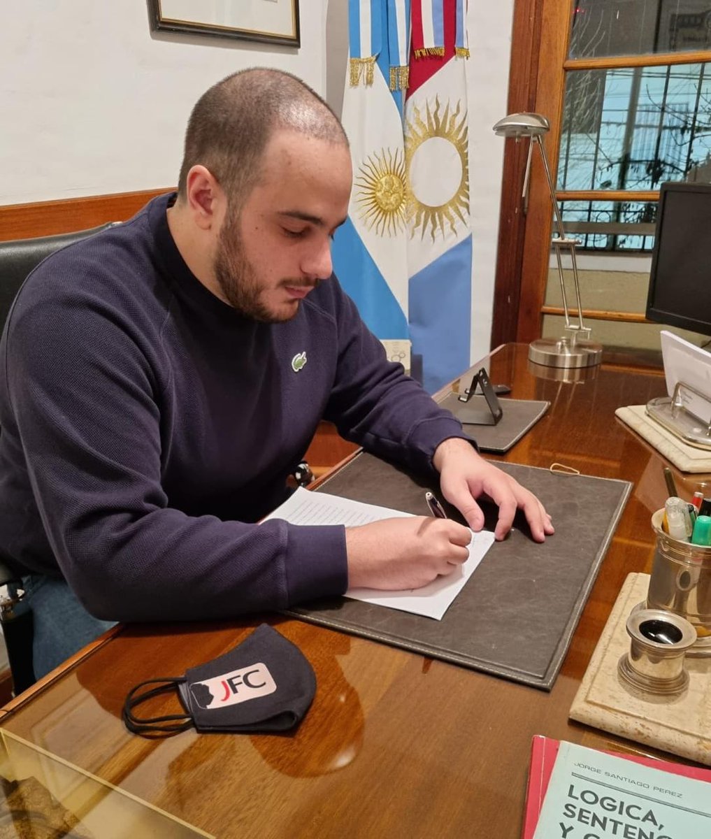 JuventudFcCba's tweet photo. Felicitamos al Vicepresidente de la Juventud del Frente Cívico, Agustín Nostrala, que en el día de ayer firmó para formar parte de la lista que encabezan @ljuez y @rodrigodeloredo . https://t.co/zumxeSRD6e