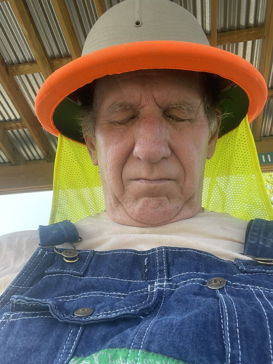 diglessfindmore's tweet photo. Day 2 Digging for diamonds at the Crater of Diamonds State Park. 
Hot 🥵 I managed to fill and wash 12 buckets today despite the heat. It took a lot out of me though. https://t.co/xfuJdH42NK