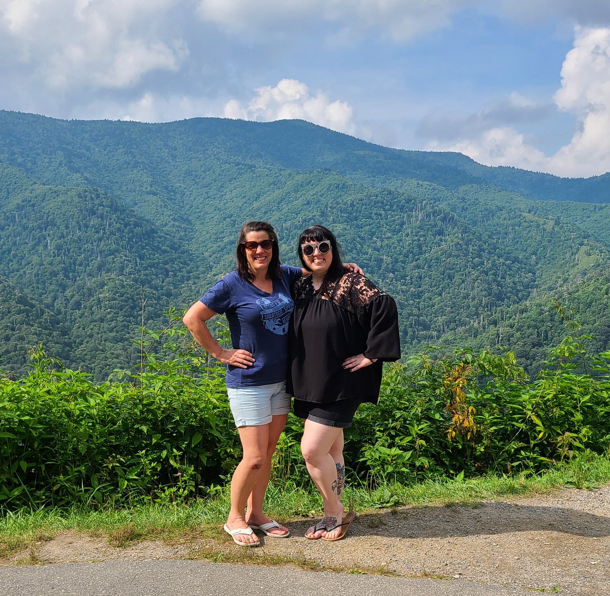 brette_k's tweet photo. @MJEjags Smoky Mountain National Park. #mjesummer2021 #mjekinder #smokymountains #funwithcousins https://t.co/Vza1brVTEV