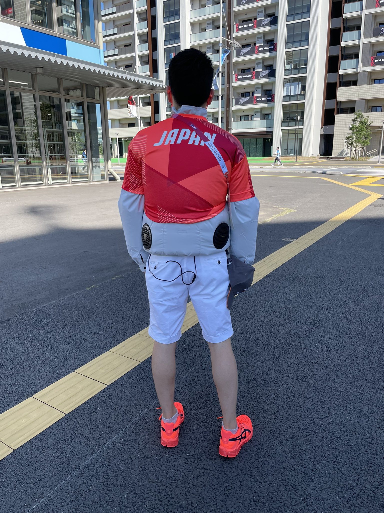 Yukiota Eth ちなみに 空調服 海外でめちゃ売れると想像しております Paris24は 空調服の代表のジャージの国が現れても何の違和感もありません それくらい 選手村で際立っております 最初僕が業者と思ってた人も これがオシャレになれば 暑