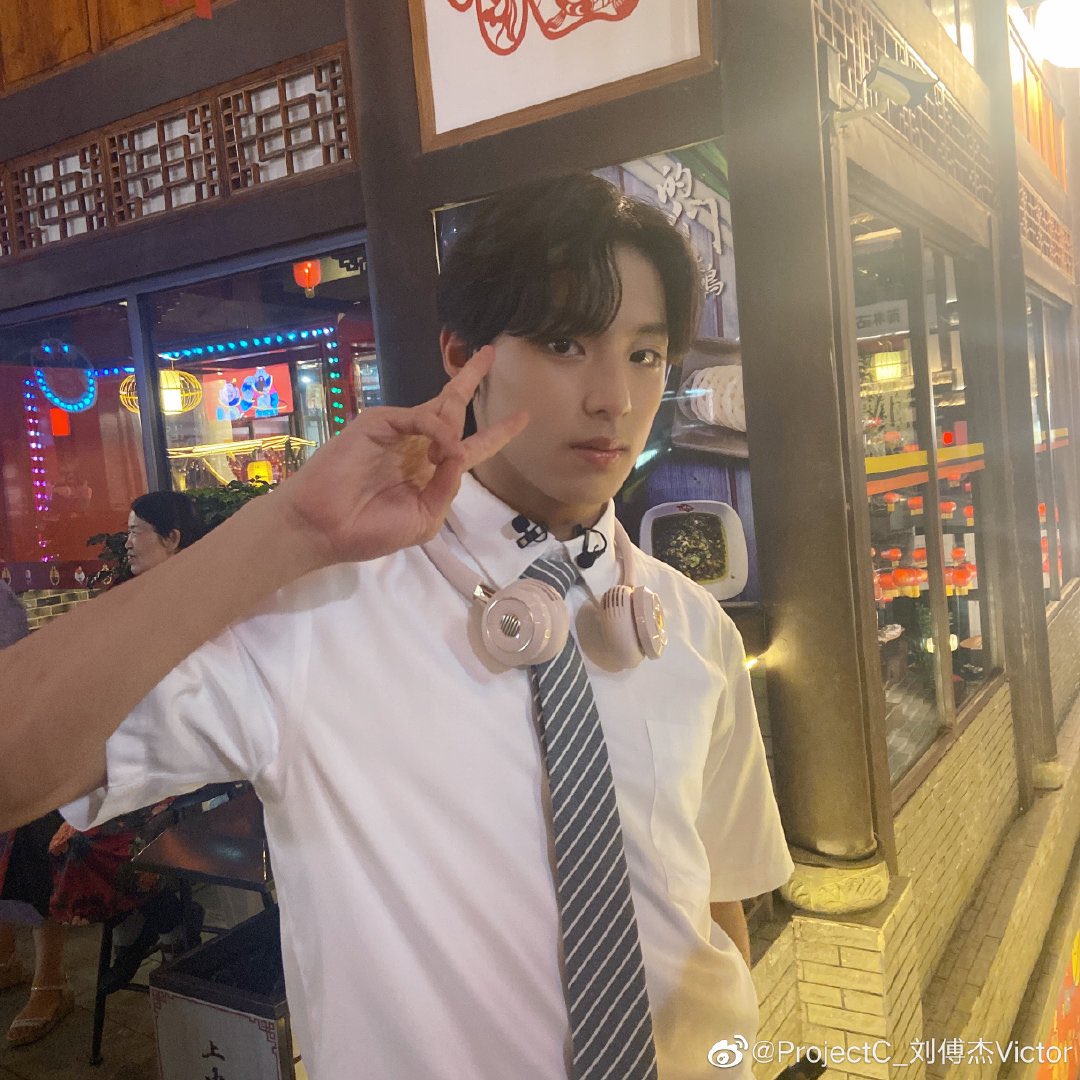 THVictorLiu's tweet photo. ProjectC_刘傅杰Victor update.

วิ่งจนเหนื่อย 🏃กินเยอะมาก🥓🍗 การเที่ยวเล่นสนุกจริงๆ~~ ☺️

#ProjectC #Victor #刘傅杰 #JYPETRAINEES #Liufujie 
#DayDayUp (1/2) https://t.co/45LvxeiVrB