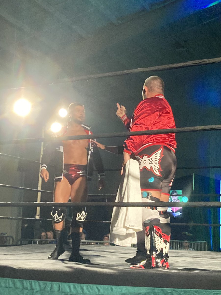 Samantha_1713's tweet photo. .@OfficialEGO wouldโve rather filmed his vlog than wrestle @RealJDDrake. #XpectEverything https://t.co/ERTOxKmXNT