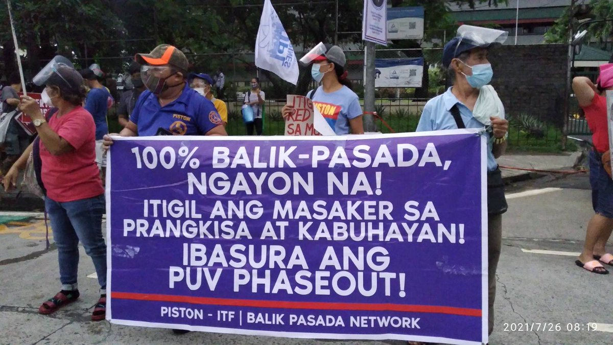 altermidya's tweet photo. Protesters at Elliptical Road, Quezon City begin #SONA2021 protest. The groups will march to UP Diliman in a few minutes. https://t.co/Ba2rBs2alP