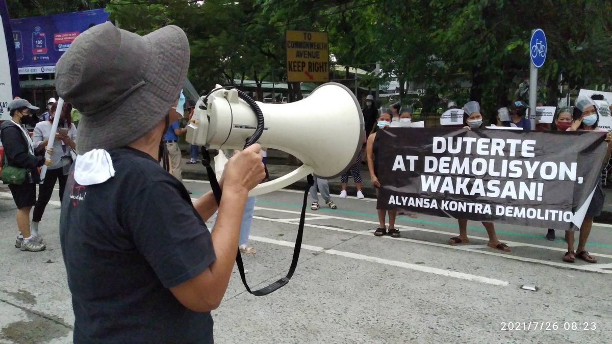 altermidya's tweet photo. Protesters at Elliptical Road, Quezon City begin #SONA2021 protest. The groups will march to UP Diliman in a few minutes. https://t.co/Ba2rBs2alP