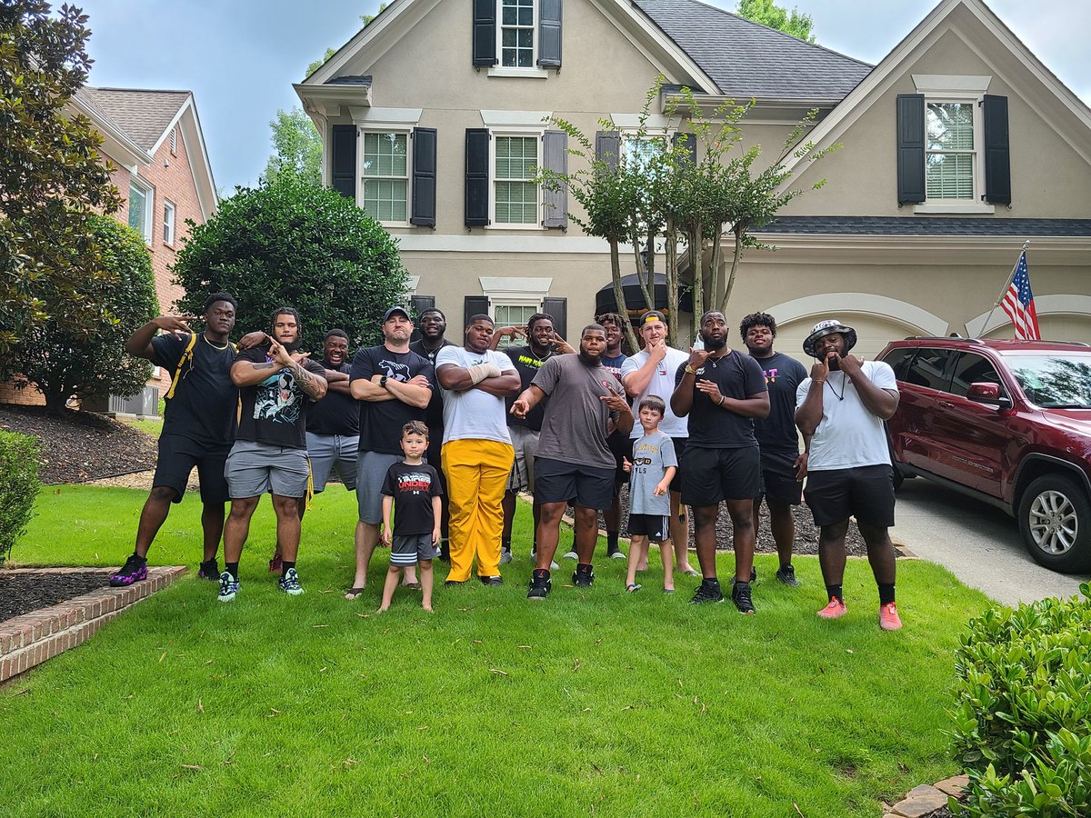 Squad....#EAT #DSlide 🏈🏈🏈🦉🦉🦉💪💪💪💯💯💯 Ready for 2️⃣0️⃣2️⃣1️⃣ <a href="/kennesawstfb/">Kennesaw State Football</a> @KSUEATzone <a href="/travisb_98/">Travis Bell</a> <a href="/_iwantmoore45/">† T-MO †</a> <a href="/descott74/">Desmond Scott</a> <a href="/JaydenBarron99/">JB9️⃣3️⃣</a> <a href="/kel_allen52/">Madd X Maxx</a> <a href="/BarnesDemetric/">😶‍🌫️</a> <a href="/carlosallen51/">Carlos “CEO" Allen Jr</a> <a href="/tylerscott72/">t.scott__</a> <a href="/CamDonald54/">Cam Donald</a> <a href="/FinnHazelPolki1/">Finn Hazel-Polkinghorne</a> <a href="/Adam_Watkins33/">Adam Watkins</a> @Mikehines23