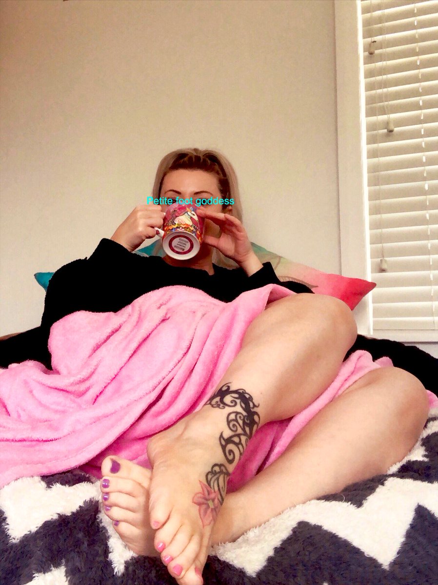 AllforAeona's tweet photo. Still looking glam even when not well 

Send you sad sack foot boys, cucks, losers and freaks to cheer me up 

I want some big fat juicy sends while I sip on my green tea and do some online shopping 

Findom Foot Fetish Foot Dominatrix TPE Debt Collector Crypto Sub https://t.co/6TBphZ9GRt