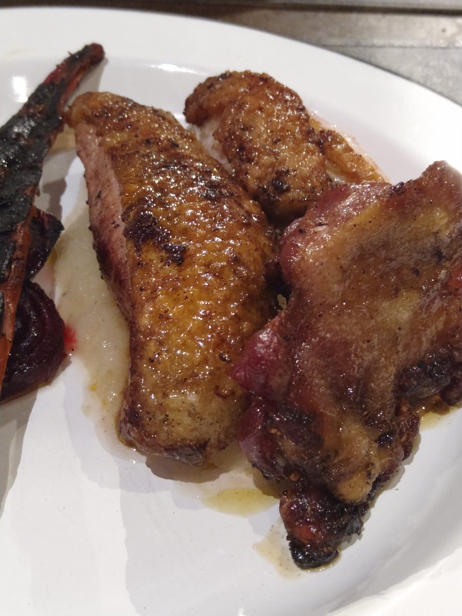 De nuevo por Rosario, pasamos por <a href="/negreahumados/">Negre Restaurante</a> de  <a href="/fersantarellicb/">Fernando Santarelli</a> y fue noche única. Los platos son fabulosos y la atención del personal, maravillosa. En todo lo que probamos, un ahumado sutil que le daba un toque único. Volveremos.