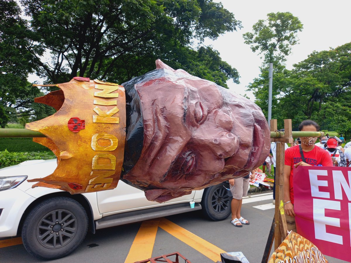 kilusangmayouno's tweet photo. Nagbabagang umaga, ka-manggagawa! 🔥
Narito tayo sa UP Diliman para magtipon sa protesta sa huling SONA ni Endo King Duterte!
Sigaw natin ngayong araw: Sobra na, tama na, #ENDOterte na! https://t.co/2OTChXTpvM