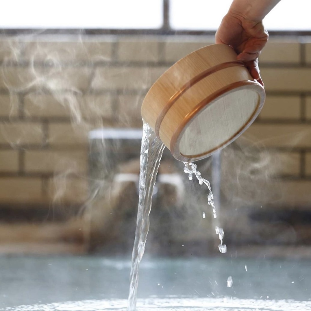 おはようございます

週末ですね！
今日は湯船につかってみるのはいかがでしょうか？🛁
ティーツリーや柑橘系のエッセンシャルオイルを湯船に垂らすと、スッキリしますよ！

#福島 #国見町 より。