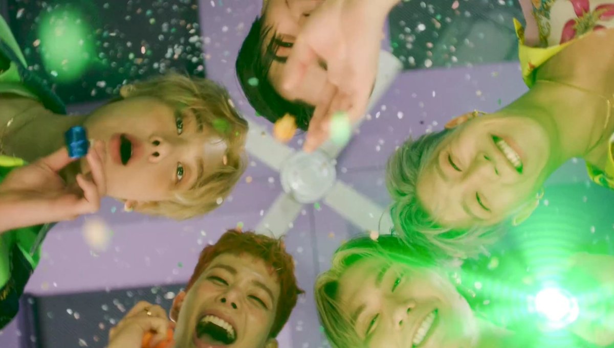 Alejab_19's tweet photo. @THEK___KING Voten por Astro, es la tercera opción Aroha 💜 #아스트로 https://t.co/9VQVWoXq7Y https://t.co/MnLx1IfBod