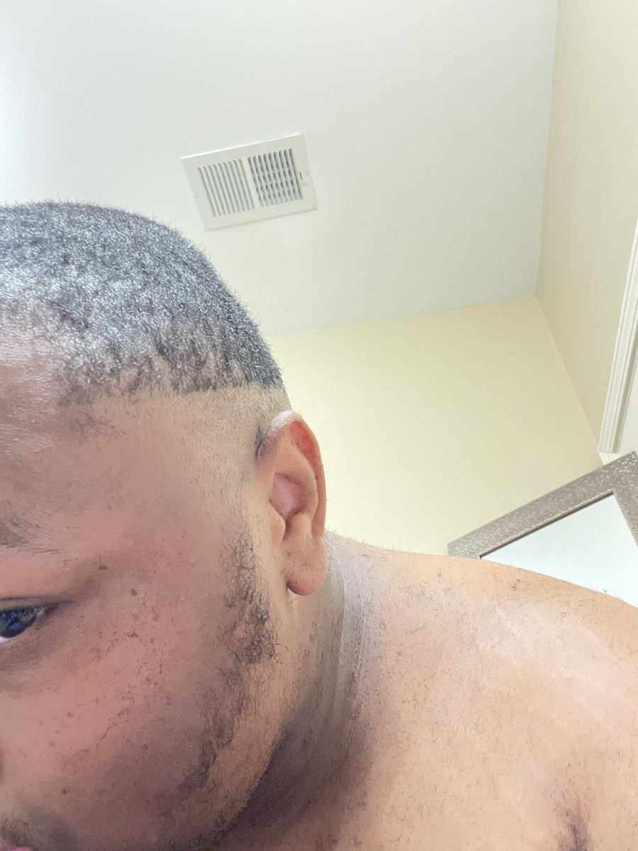 FlvckoXXL's tweet photo. Not a troll post. Can somebody tag a barber for me and tell me what I need to do next? My barber died so I decided to cut my own hair. Dawg I ain’t tryna go bald 😭😭 https://t.co/x5EcEaEpJQ