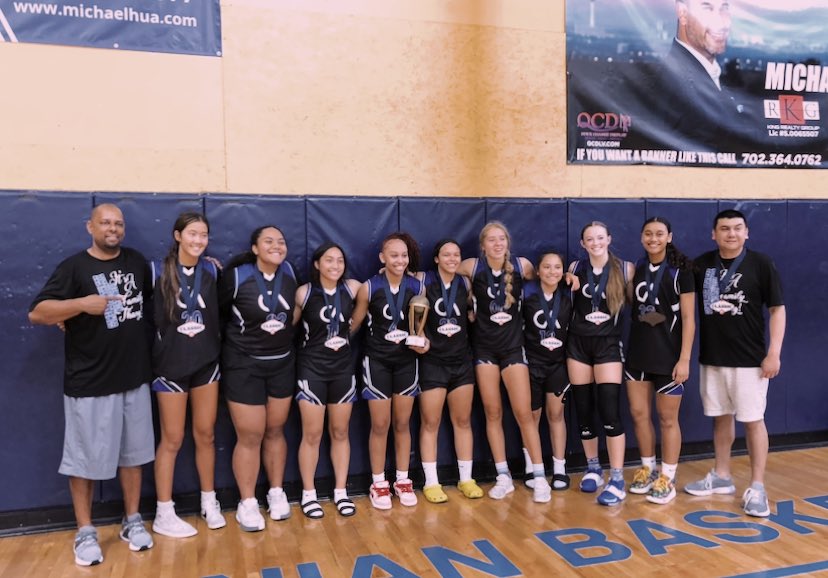 7-0 BABYYY! Got the chance to play w a bunch of ballers in the “Big Foot hoops, Las Vegas tournament” never met any of my teammates but they welcomed me as family and we ATEEE!! #itsafamilythang #basketball #utah #hoopers