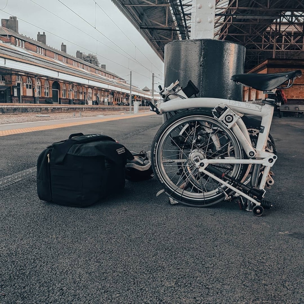 western4uk's tweet photo. Gert's back on the commute.... #commuterlife #brompton #getsomeexercise https://t.co/nl07DUXm4O https://t.co/vnhVZ1nPGm