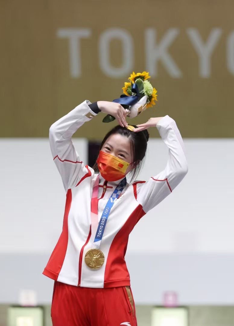 yabukimikan's tweet photo. YANG Qian🇨🇳 has won the first gold medal of #Tokyo2020 
#Shooting  #Olympics https://t.co/k5kH8UNuBy