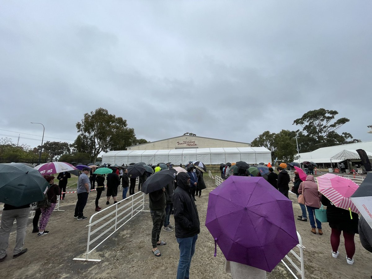 Huge lines in the rain waiting for vaccination at Claremont. Apparently Pfizer shipment was an hour late 😑