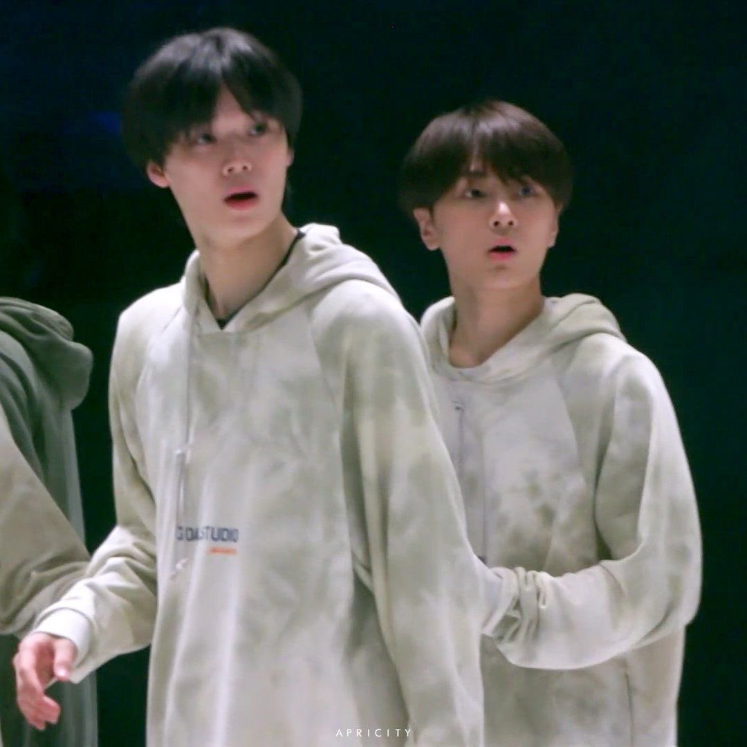 เวลาเจย์อยู่กับพี่เคย์แล้วกลายเป็นน้องเจย์ไปเลย พี่ทำอารายผมทำด้วยพี่ไปหนายผมไปด้วย ยิ่งพาร์ทที่เจย์เอาจดหมายบอกลาไปให้เคย์เพราะคิดว่าตัวเองจะไม่ได้ไปต่อแล้วคือจะร้อง แต่พี่เคย์กลับกอดเจย์แล้วบอกว่าอย่าทำแบบนี้ มันจะไม่เป็นไรนะ นายจะต้องได้เดบิวต์แน่นอน จังหวะนั้นคือกุปล่อยโฮเลย