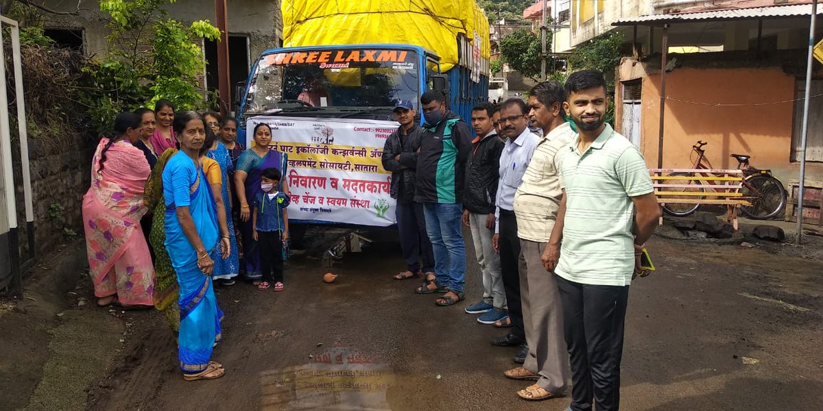 AmeyPant's tweet photo. Immediately after the massive devastation that the flood had caused in kokan district of Maharashtra WGECRDS conscious of its responsibility towards society launched an immediate relief campaign to provide flood affected families with basic nessecities #MaharashtraFloods #flood https://t.co/W4m6cxthYF