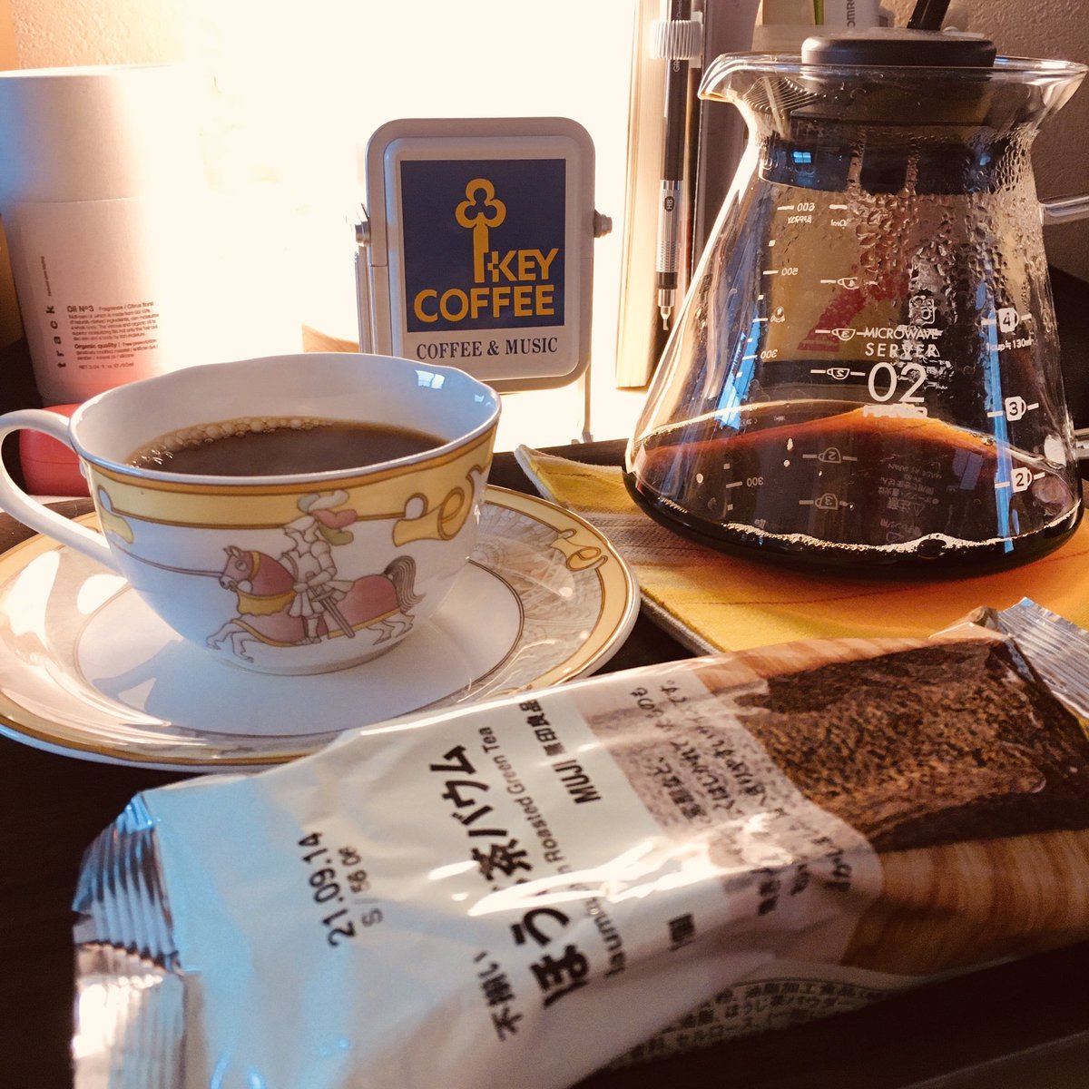 ゆう かわいいよね 廃盤品なので 中古で出るの待ってたんだ ノリタケの森 私も行きたいす けど 今はノリタケの廃盤品を集めつつ こうしてキーコーヒーのミニチュア看板立てて ひとり喫茶店ごっこするのが関の山 良かったら一緒に行こう