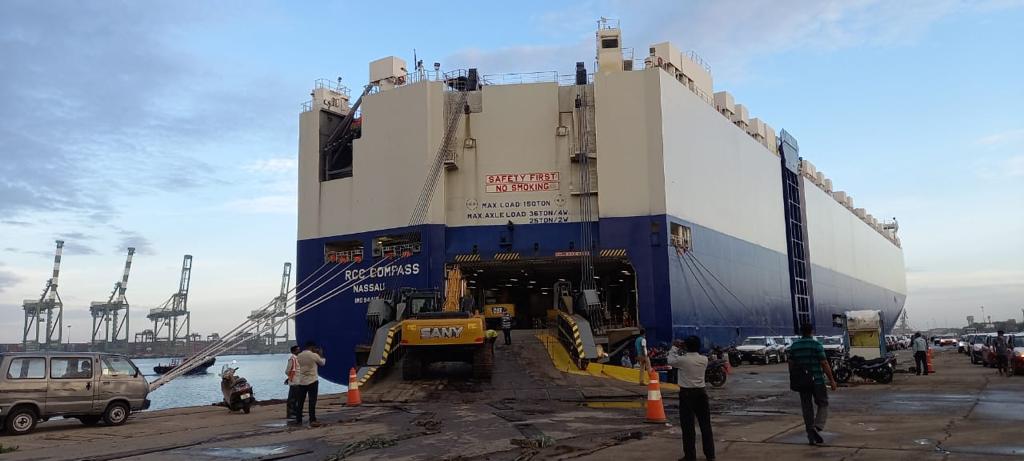 TransworldTweet's tweet photo. Transworld Logistics Ltd, the #agency, #project, #broking & #chartering arm of Transworld Group in #India, recently successfully loaded excavators on #RoRoVessel at #Chennai port.
Know more: https://t.co/RVAwdFEQOO
#TransworldGroup #TransworldLogistics #ProjectSpecialist https://t.co/HxNFOwDTHU