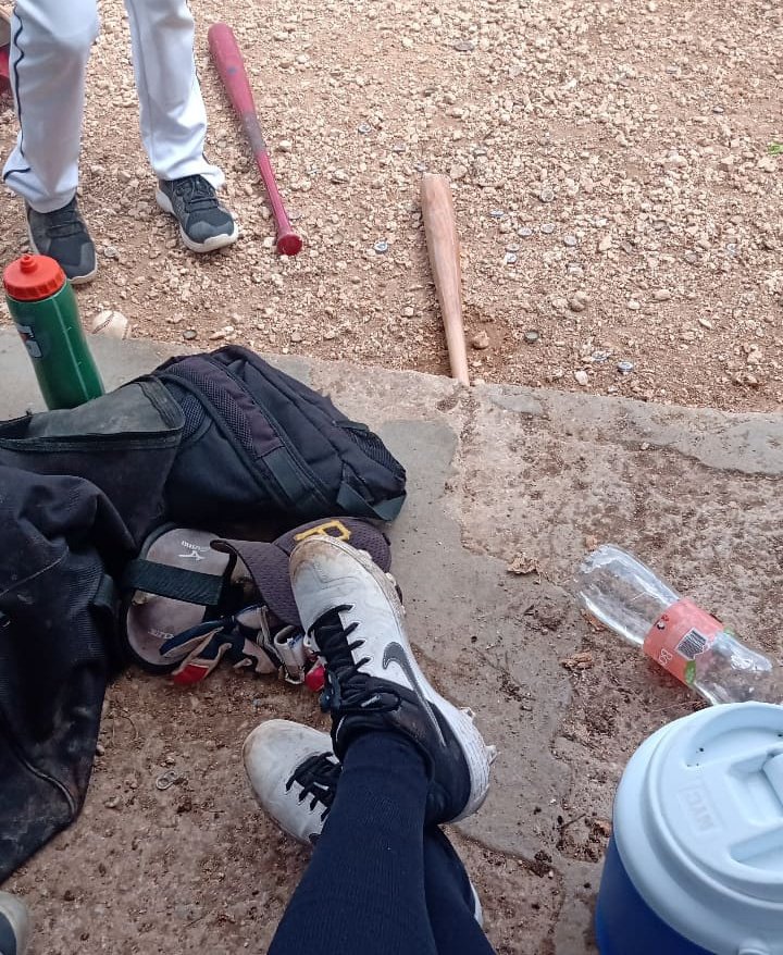 nat_gomch10's tweet photo. A mí nomás ponme en un campo de béisbol y seré feliz https://t.co/MpVaaKc62l