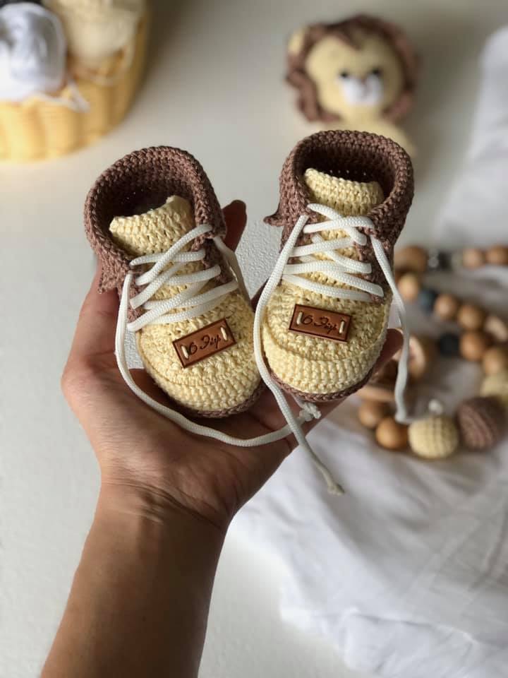 Good morning! #earlybiz Two Tone Crochet Boots
etsy.me/3qr6bhx

#firsttmaster #shopindie #CraftBizParty #crochet #gifts