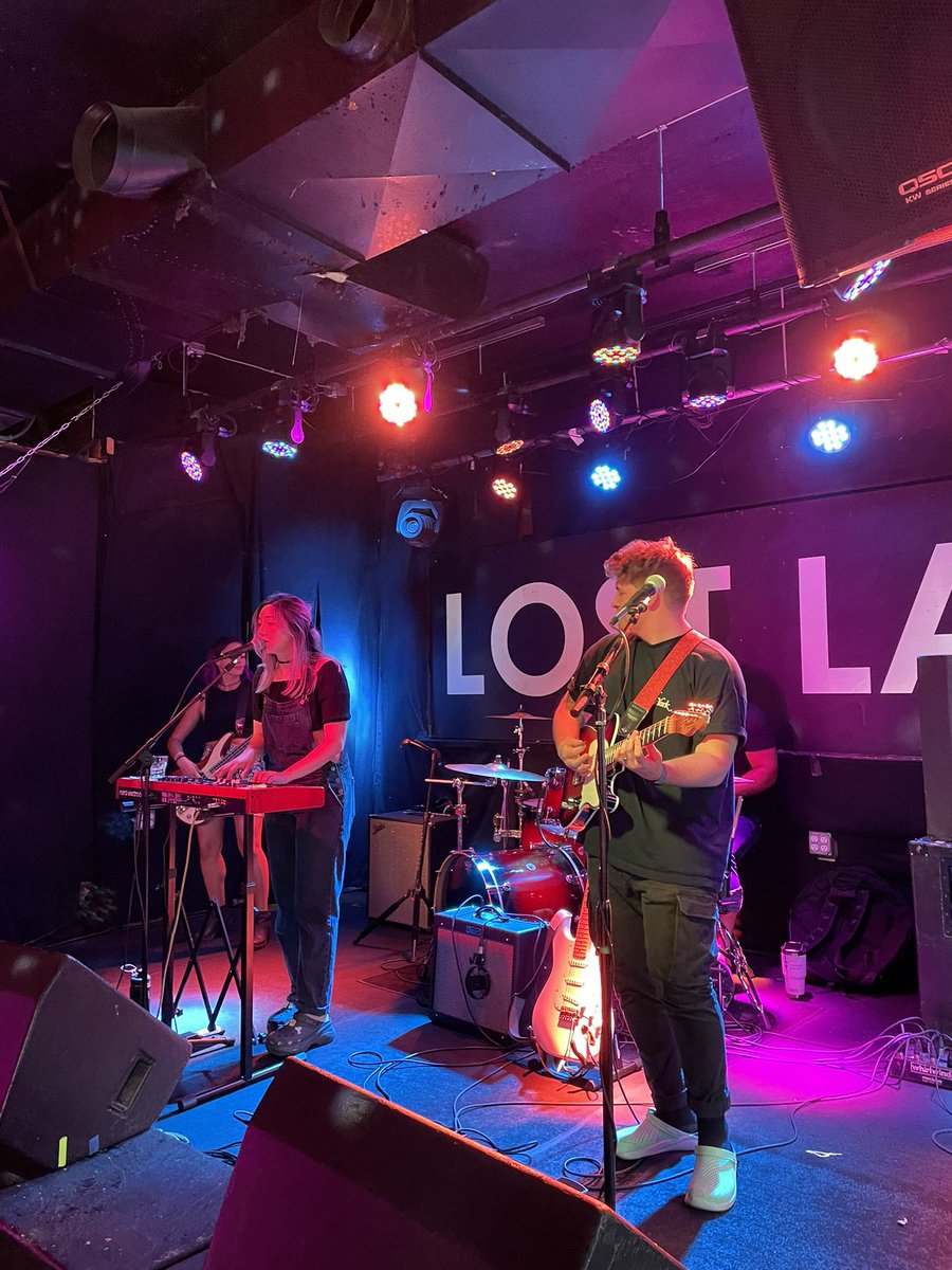 <a href="/mladymusic/">ml8dy</a> <a href="/BeeghLeagueChew/">hannah</a> @ClassicHoss @ianmahanwrites insane show tonight as always