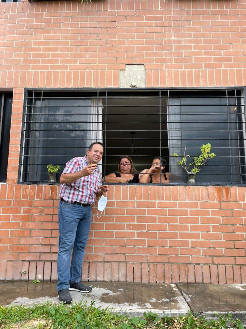 (EN FOTOS) Gob. <a href="/RMarcoTorres/">Rodolfo Marco Torres</a>: Hoy estuvimos con los vecinos y vecinas de La Placera, visitando esta comunidad para hacer una evaluación de los servicios y espacios públicos, en el marco de la <a href="/MVzlaBella/">Misión Venezuela Bella</a> para mejorar la calidad de vida del pueblo.