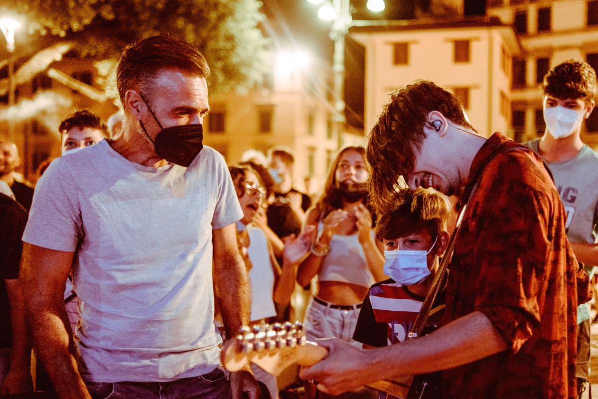 PiquedJacks's tweet photo. [2/4] At first it was like a million years had passed since the last time but then it felt like 2 years ago we walked off the stage pretending to leave and then came back after 5 minutes like a band on an #arenatour. #synchronizerlive https://t.co/o3BMxu0Gkw