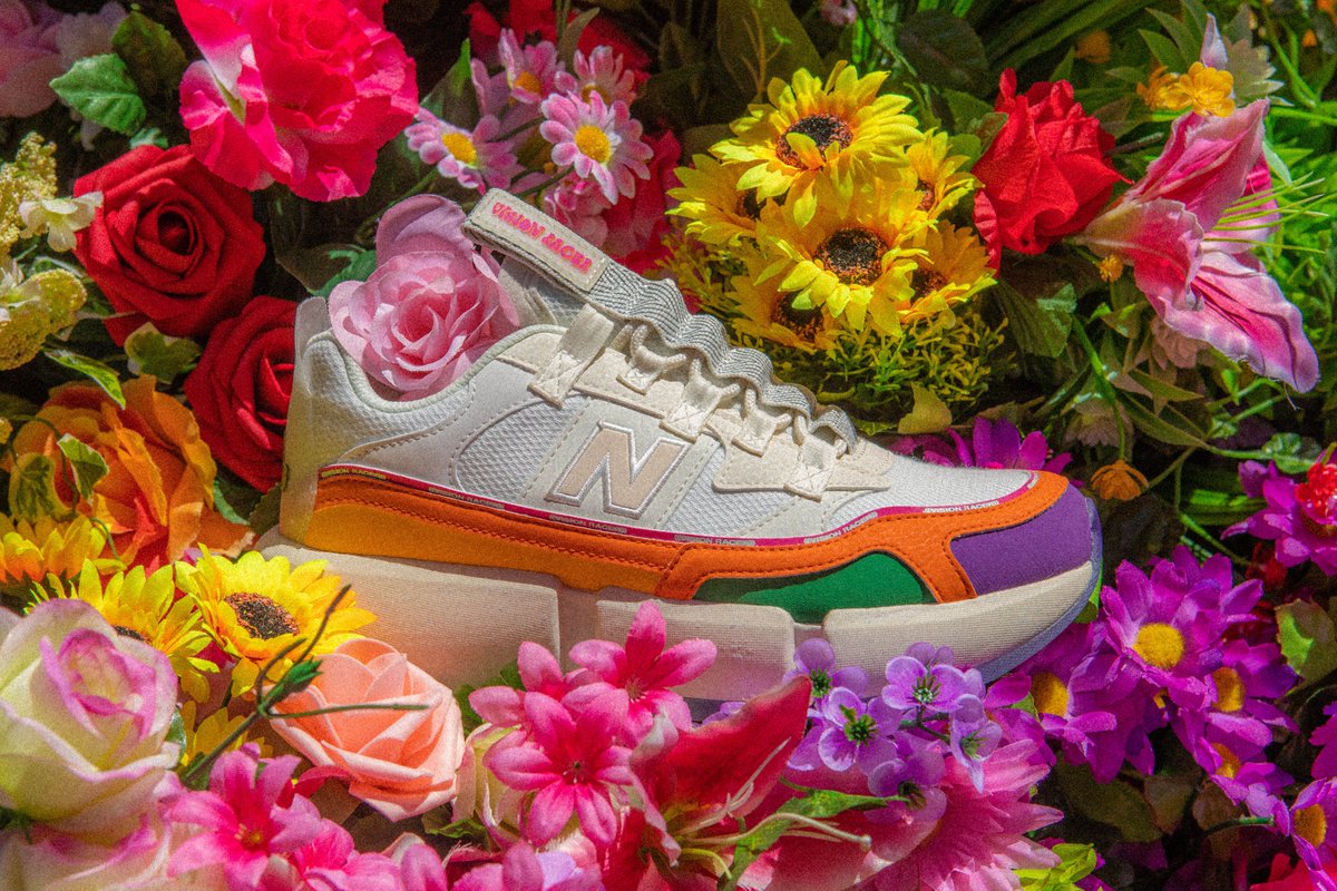 newbalance_jp's tweet photo. #ニューバランス とブランドアンバサダーであり活動家でアーティストのジェイデン・スミスによるコラボレーション 「#VisionRacer」から鮮やかなTrippy Summer Packが7/30(金）より限定店舗にて販売！
活気にあふれたサマースタイルのカラーが特長で、初のアパレルも登場
https://t.co/XE8BFgr2bY
#NB https://t.co/wTA4nOFZai
