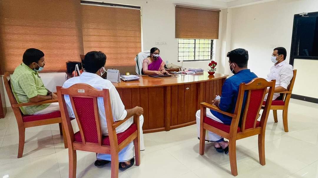 JSAkhilINC's tweet photo. Visited Kerala Technical University Vice Chancellor Dr. Rajasree ma'am demanding conduct of KTU exams in online mode along with @shafiksu mla, @rojimjohn mla, @SudheershaP https://t.co/9oRypMkX53