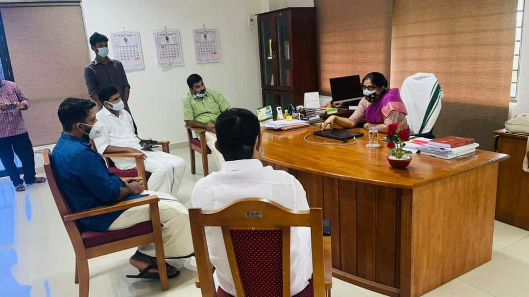 JSAkhilINC's tweet photo. Visited Kerala Technical University Vice Chancellor Dr. Rajasree ma'am demanding conduct of KTU exams in online mode along with @shafiksu mla, @rojimjohn mla, @SudheershaP https://t.co/9oRypMkX53