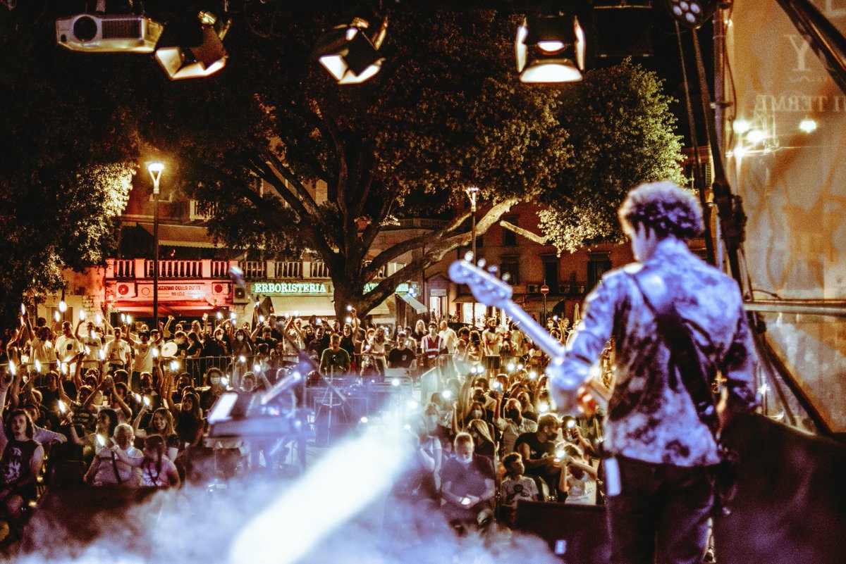 PiquedJacks's tweet photo. [4/4] You gave us back all the emotions we couldn't experience until that night - guys, you almost started #circlepit! Do you have any idea? Thank you to all of you, you have put our hearts back in place. The migration has begun. 🐦 SYNCHRONIZE YOUR WINGS #synchronizerlive https://t.co/qFMNRb3yaF