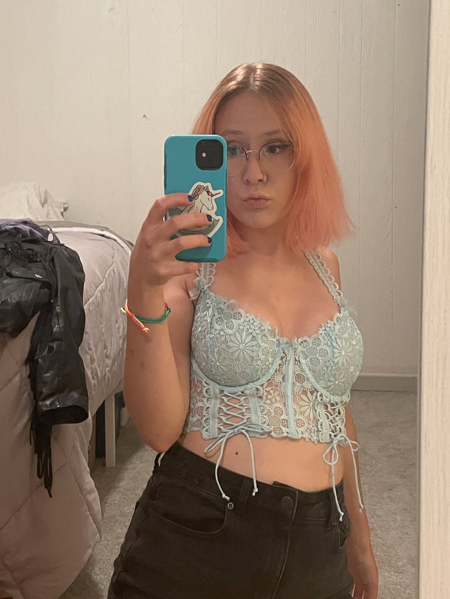 makoolaa's tweet photo. Corsets are everything right now https://t.co/qMS0nQ5cFz