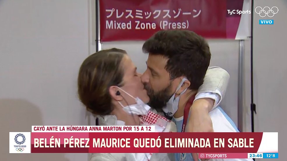 TyCSportsPlay's tweet photo. #Tokio2020EnTyCSports🗼 ¡LE PIDIÓ CASAMIENTO! Apenas unos minutos después de competir, Belén Perez Maurice 🇦🇷 fue sorprendida por su pareja Lucas Saucedo con un pedido muy especial. 
¡FELICITACIONES! 🥳🍾 https://t.co/5V3pGi7Tst