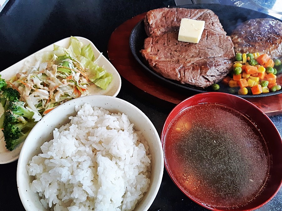 TidaYonabaru's tweet photo. 【与那原deランチ】
数量限定でステーキランチを始めた「お肉の台所1129」
🍴ライス・スープ・🥗サラダ付きの🐄1129ステーキ🥩をガッツリいただきました😍
https://t.co/sKRlxws9hk

#与那原deランチ
#お肉の台所1129
#ステーキ
#1129ステーキ
#与那原グルメ https://t.co/7fjnRD4yAV