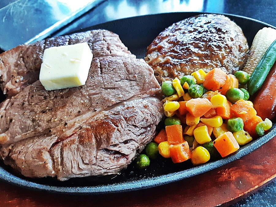 TidaYonabaru's tweet photo. 【与那原deランチ】
数量限定でステーキランチを始めた「お肉の台所1129」
🍴ライス・スープ・🥗サラダ付きの🐄1129ステーキ🥩をガッツリいただきました😍
https://t.co/sKRlxws9hk

#与那原deランチ
#お肉の台所1129
#ステーキ
#1129ステーキ
#与那原グルメ https://t.co/7fjnRD4yAV