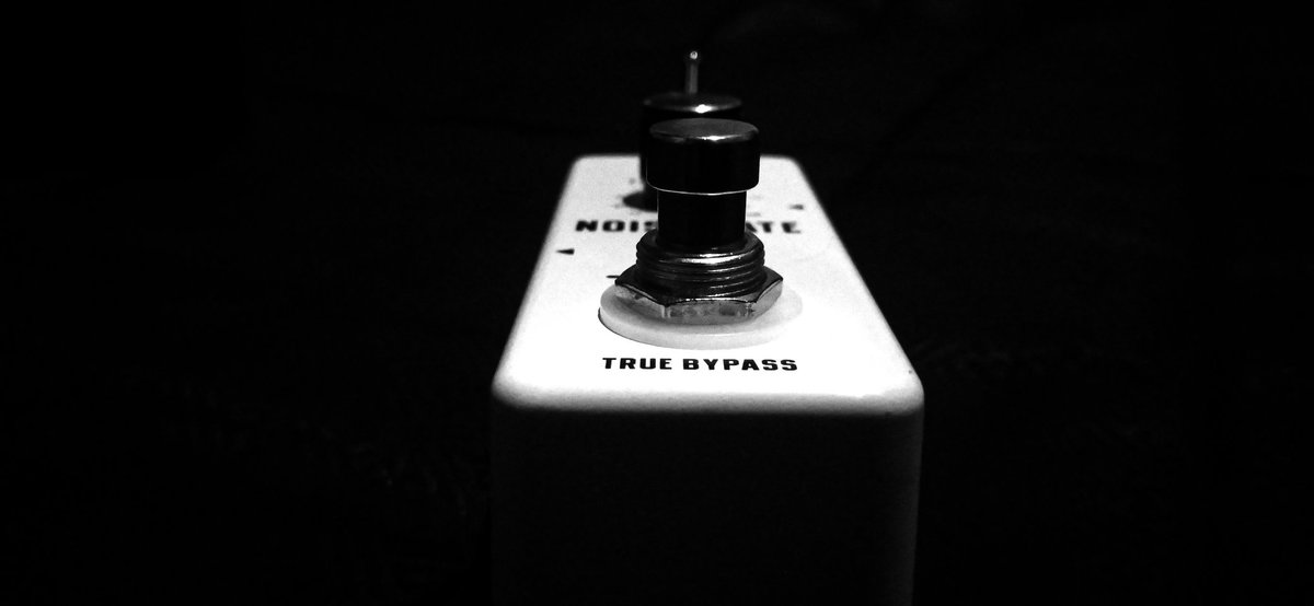 B1J7M2P9's tweet photo. I was shopping online for guitar pedals🎸 and came across this one, the noise gate pedal, for $20. 
Because it was inexpensive, I didn't think twice about purchasing it.😄
#noisegate #guitarpedal
It took a week for the package to arrive. https://t.co/qdPWNsaVn5