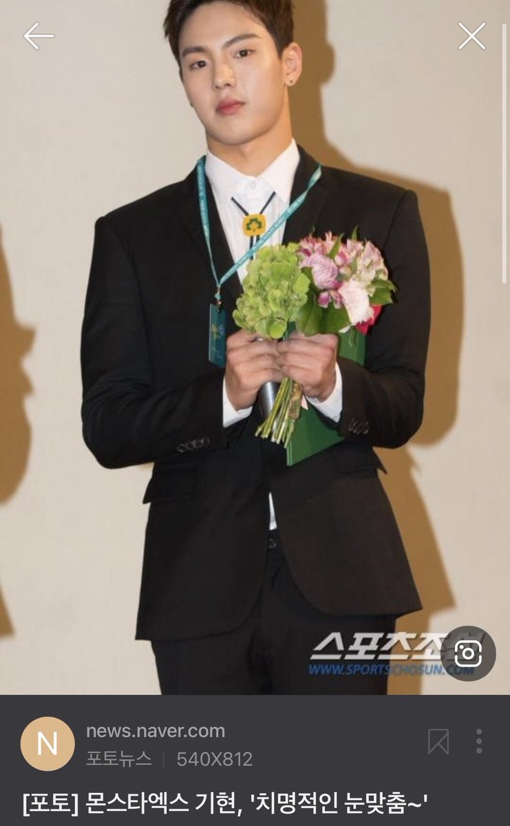 2015shownupic's tweet photo. 기사 발로 쓴다 https://t.co/qSCyGo4ko1