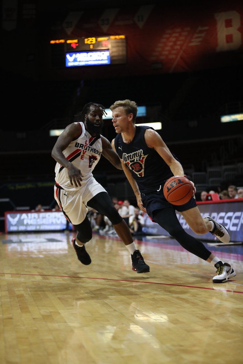 Charge_Nation's tweet photo. Some shots of @J_Swing44 from tonight's @4JimmyV  game. Great TBT debut.  Love seeing Charge Alum in the TBT each summer!! #ChargeUp #TBT2021
📸Cole Cooper/TBT https://t.co/NXxqcAE6N2