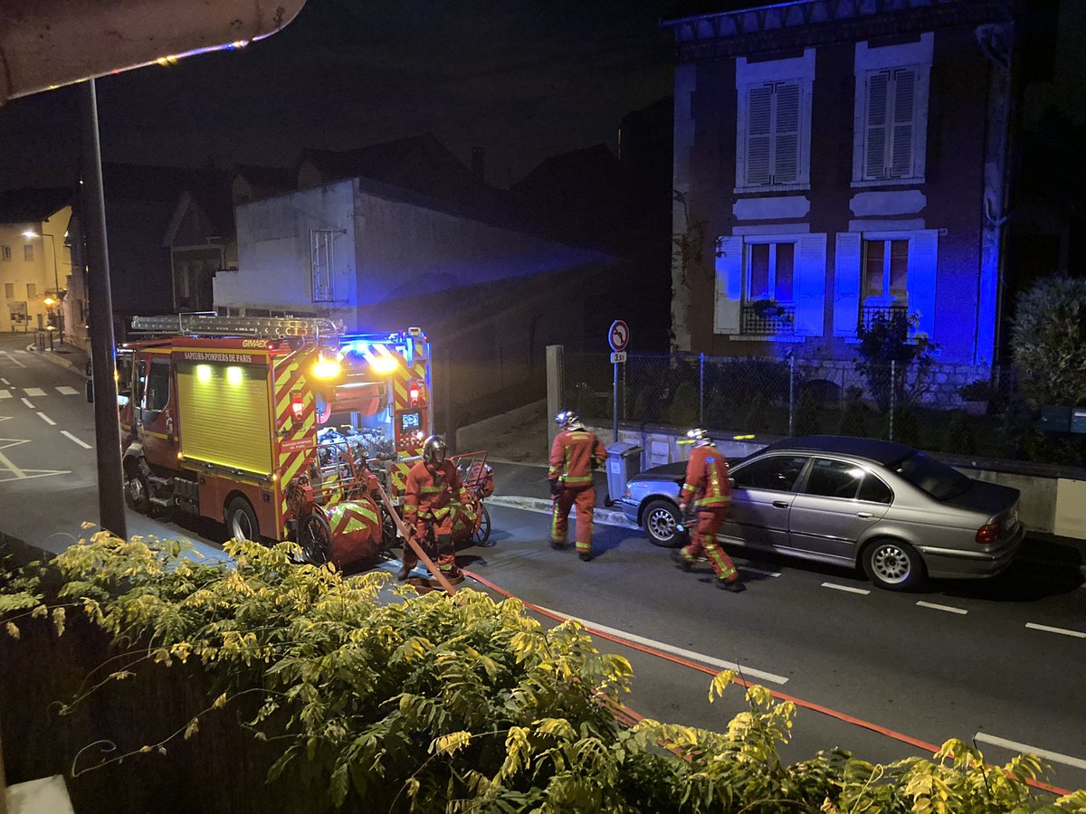 albureau's tweet photo. Feux maîtrisés par les pompiers https://t.co/QthVuHISXm