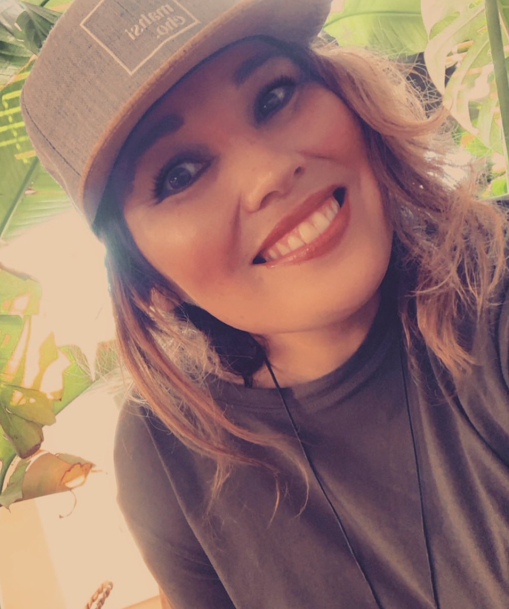 DeneLegalEagle's tweet photo. Within the past 4 days I finished my 10month long business fellowship, did my first pitch, and held my first out of town event since covid...and I’m still smiling. Lol #naidienezu #goodmedicine #gratitude #denethings https://t.co/S3NIV1kxnP