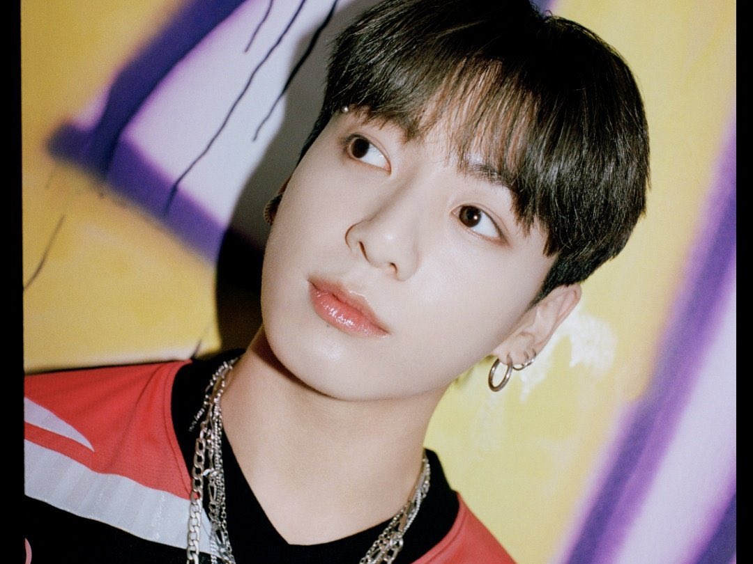 rockstarJKK's tweet photo. jeon jungkook x weverse magazine https://t.co/PcVrZZCZjs
